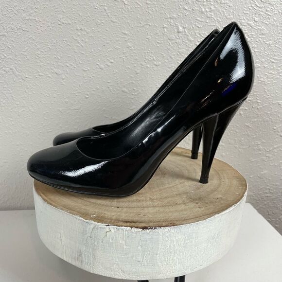 Steve Madden Black Unitty Leather Heels Size 6 EUC - Picture 3 of 6